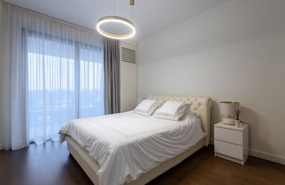 Alquiler de un piso luminoso de 3 habitaciones, 84 m², en el complejo residencial BW Terraces, Belgrado, Serbia